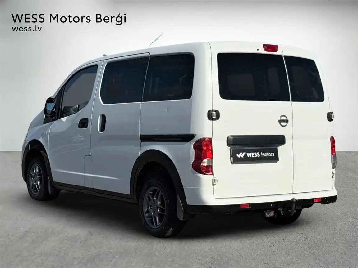 NISSAN NV200