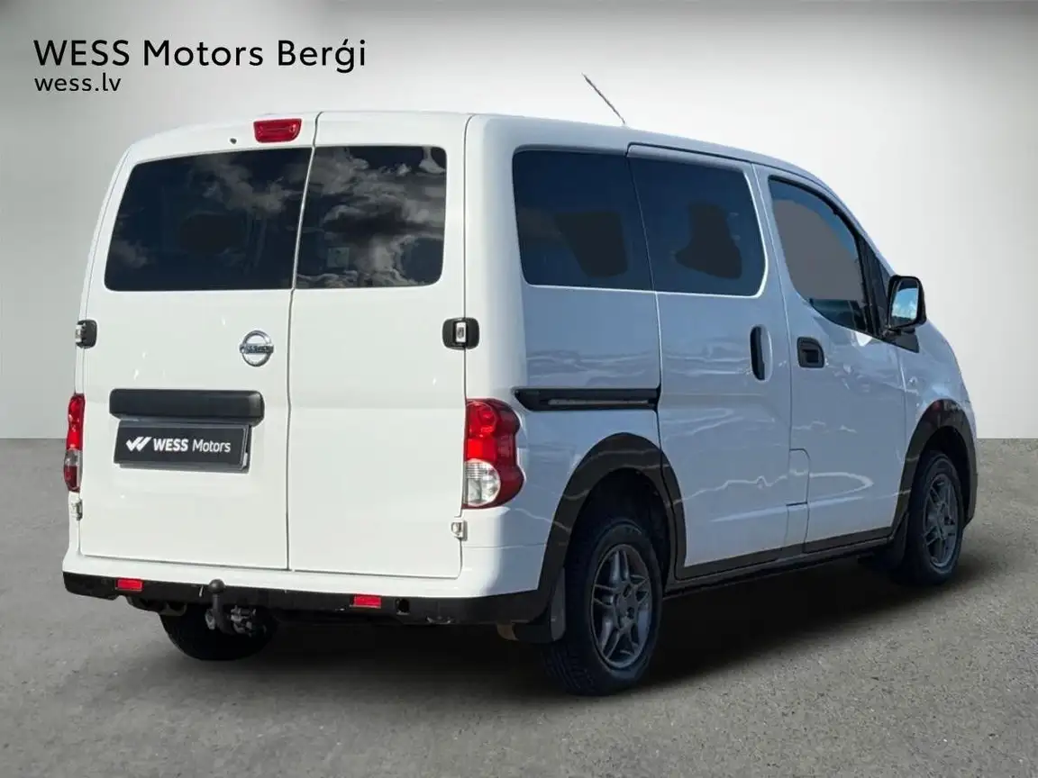 NISSAN NV200