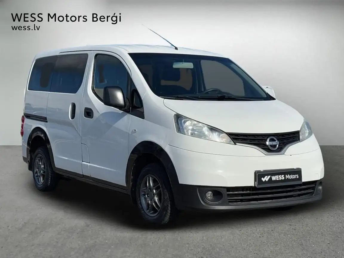 NISSAN NV200