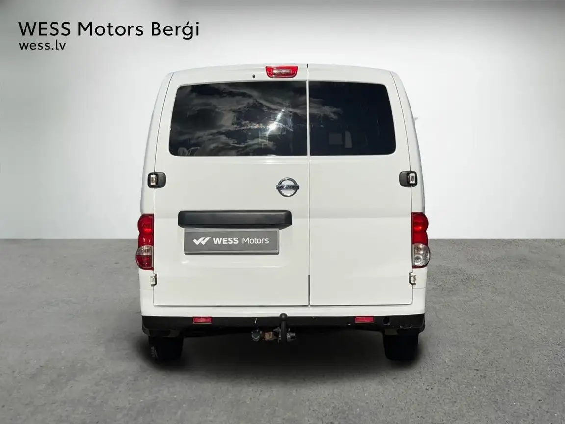 NISSAN NV200