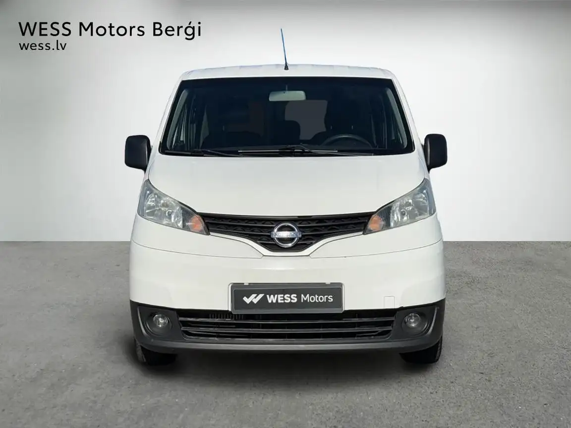 NISSAN NV200