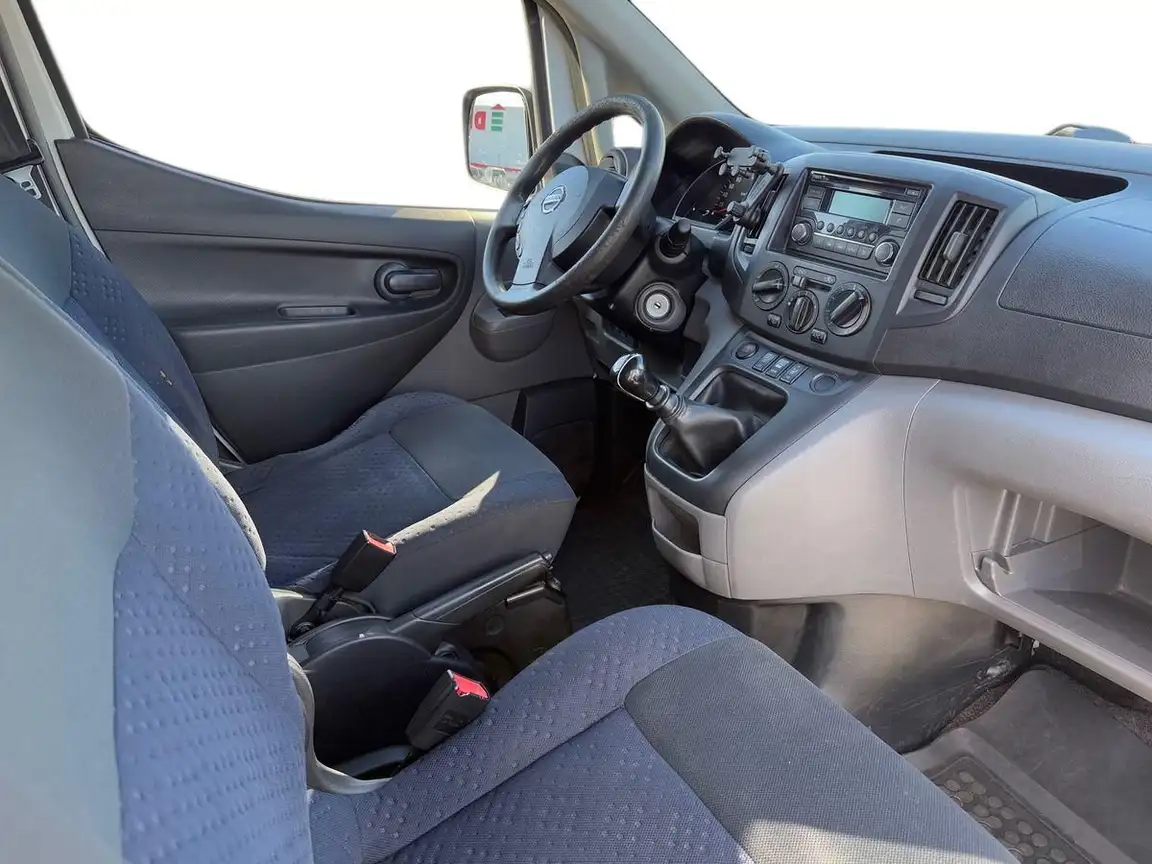 NISSAN NV200