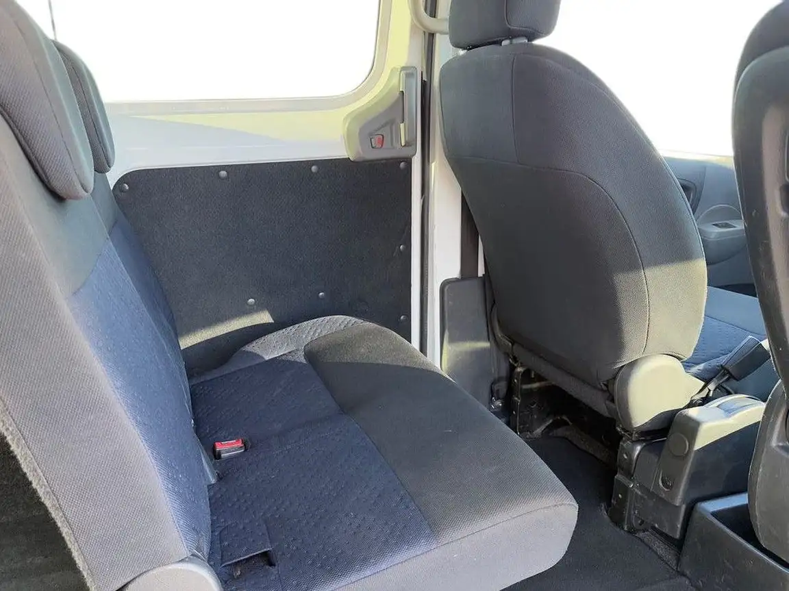 NISSAN NV200