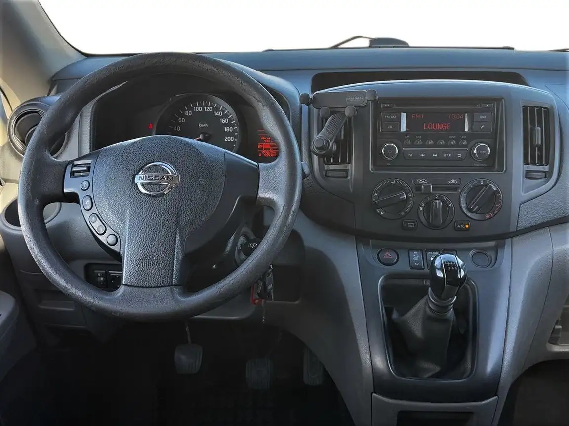 NISSAN NV200