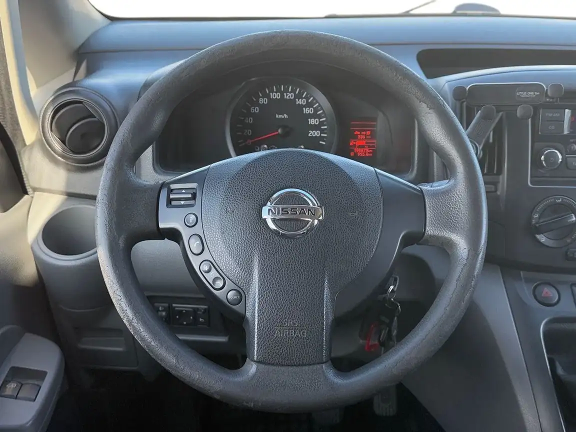 NISSAN NV200