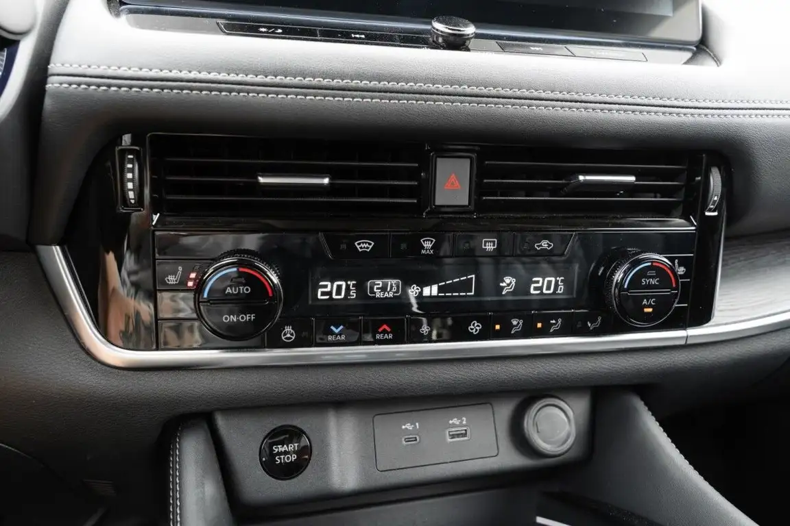 NISSAN X-TRAIL