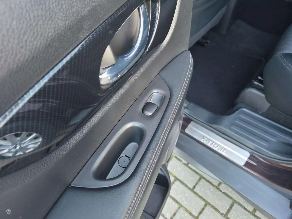 NISSAN X-TRAIL