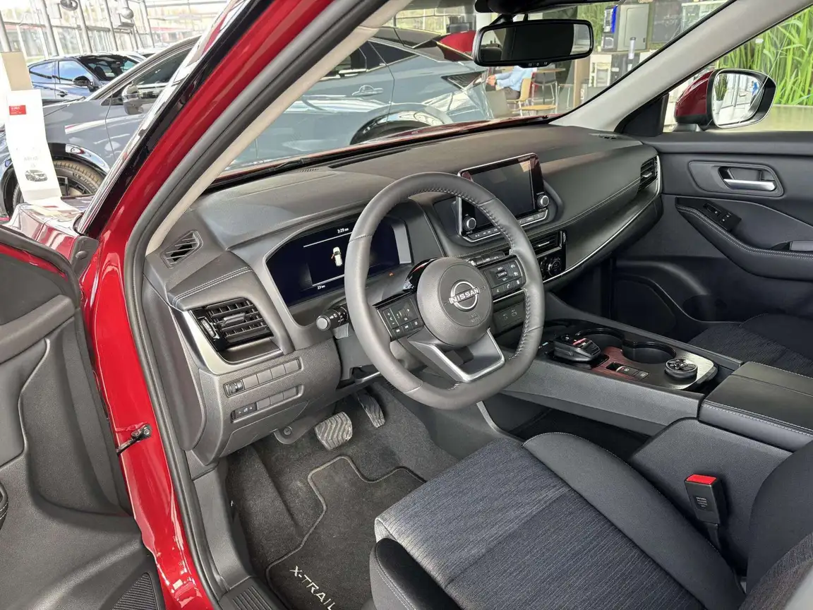 NISSAN X-TRAIL