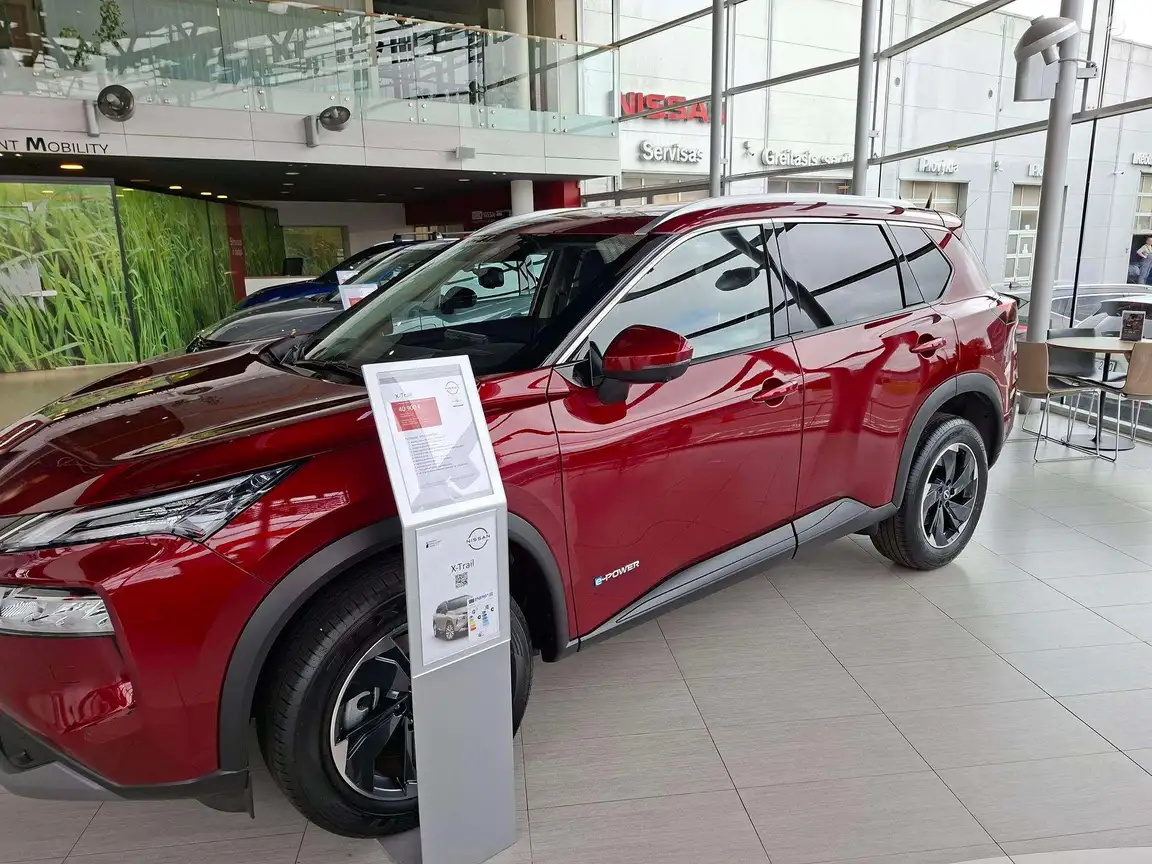 NISSAN X-TRAIL