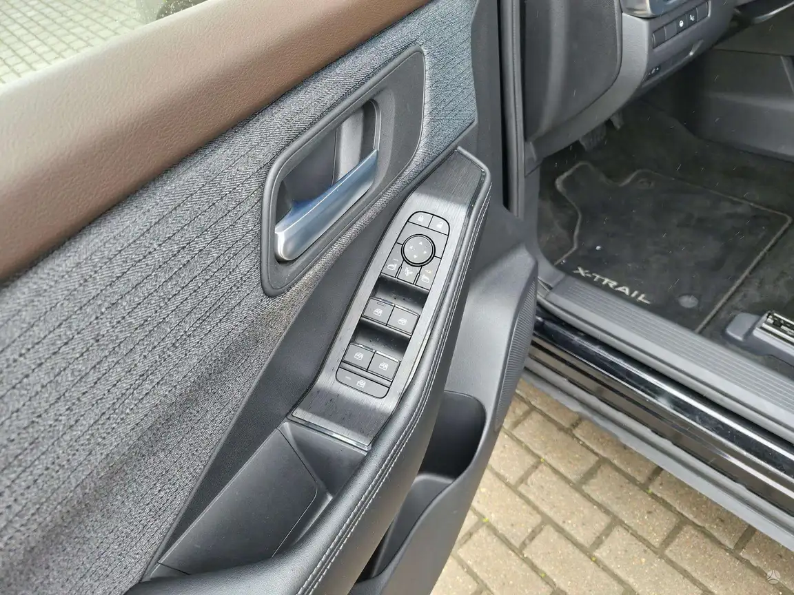 NISSAN X-TRAIL