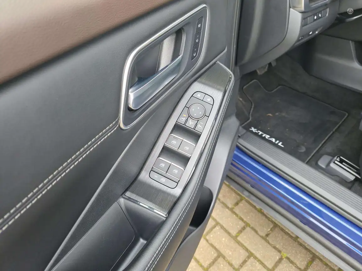 NISSAN X-TRAIL