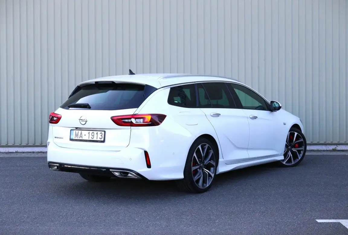 OPEL INSIGNIA SPORTS TOURER