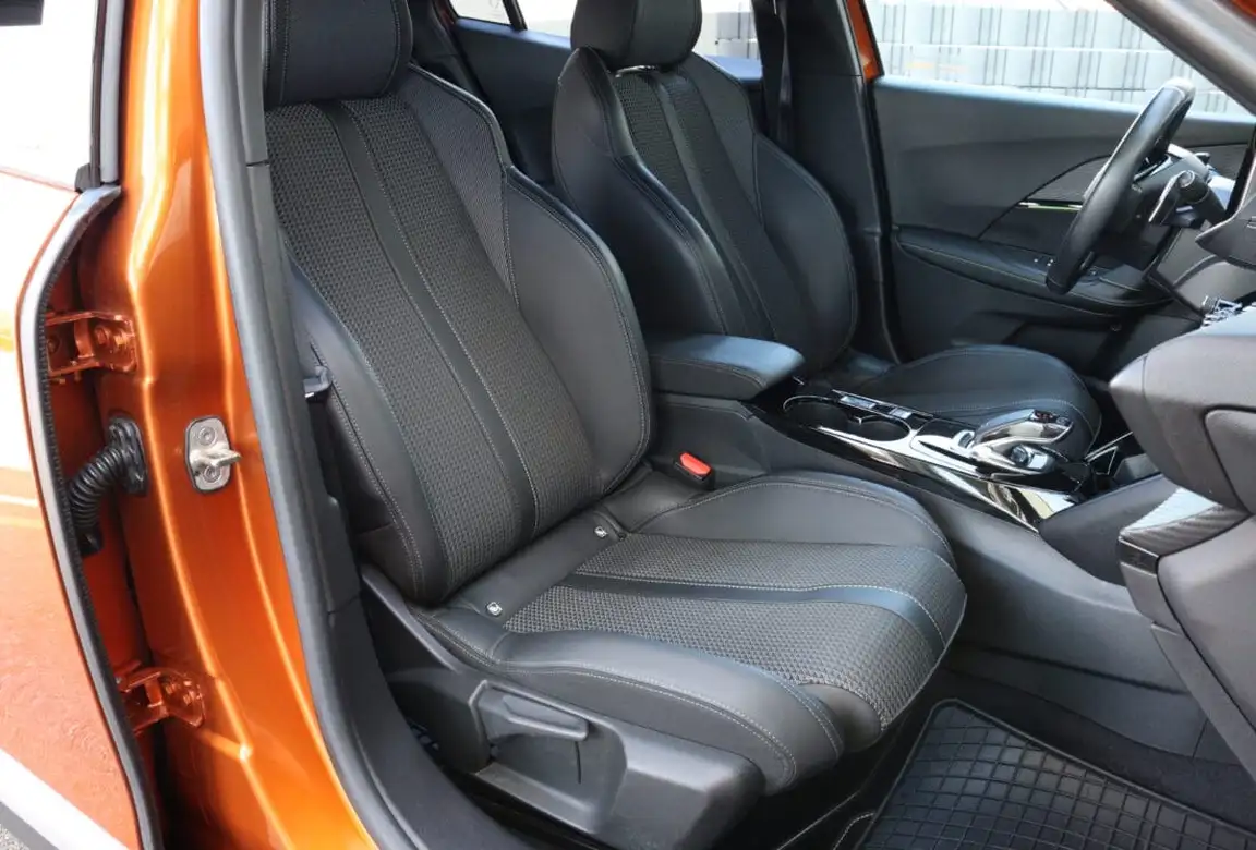PEUGEOT 2008