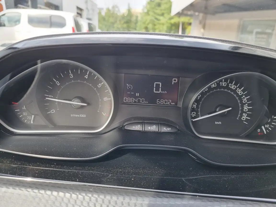 PEUGEOT 2008