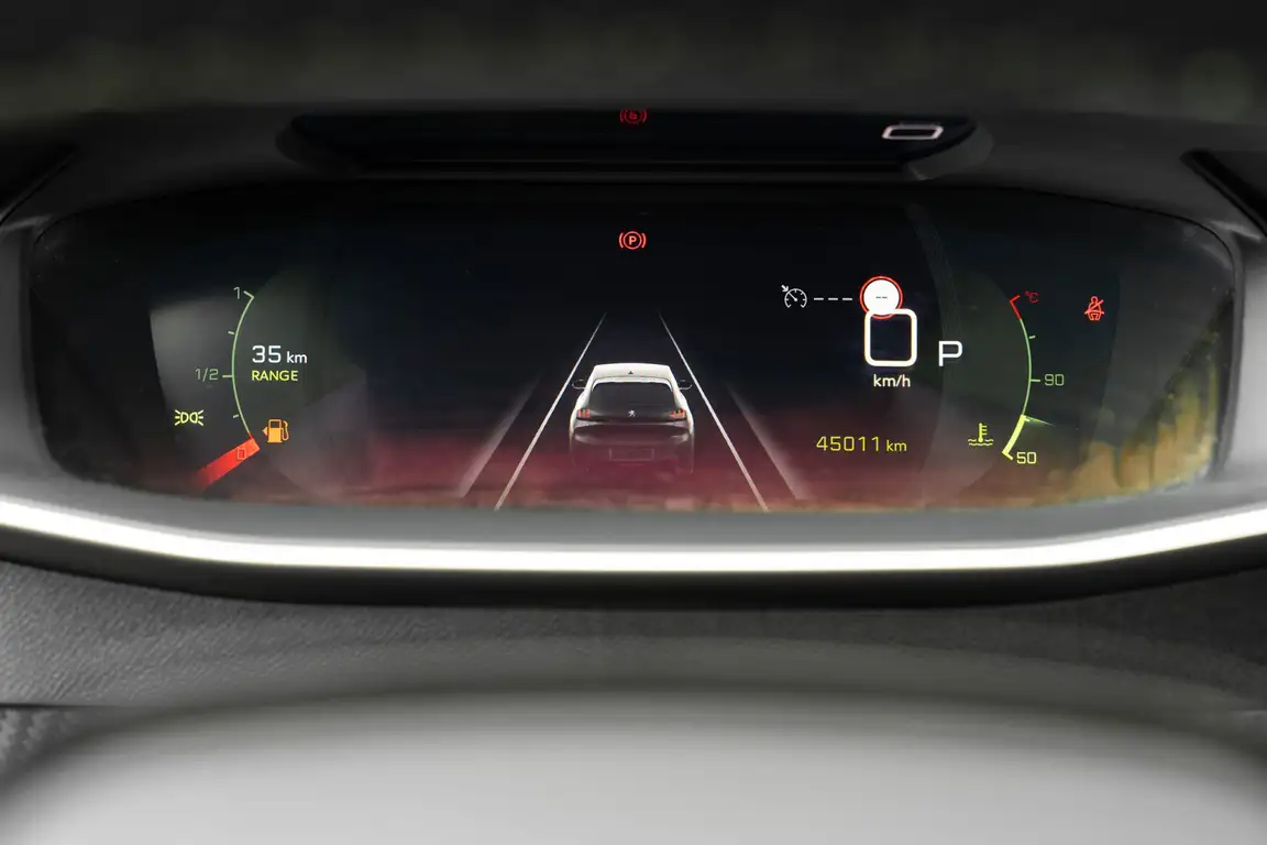 PEUGEOT 208