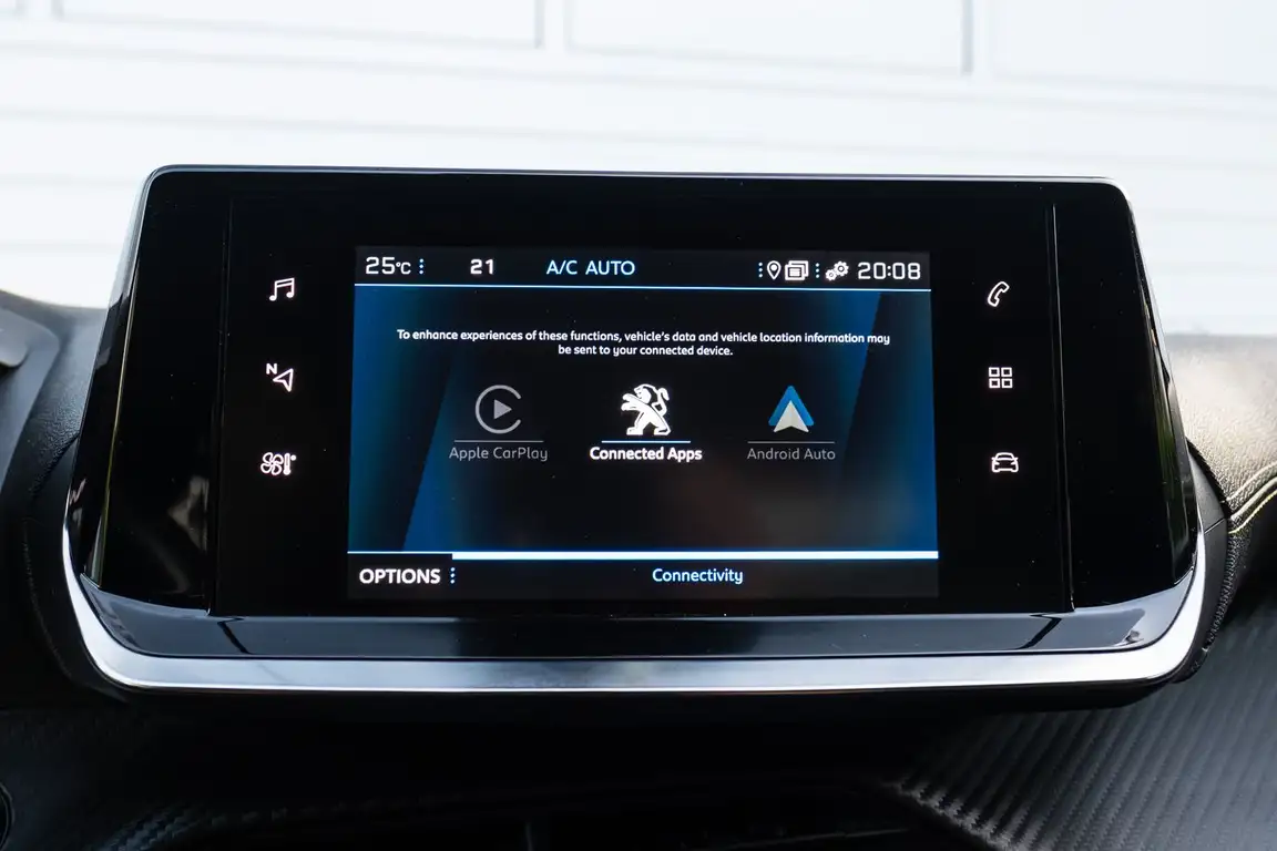 PEUGEOT 208