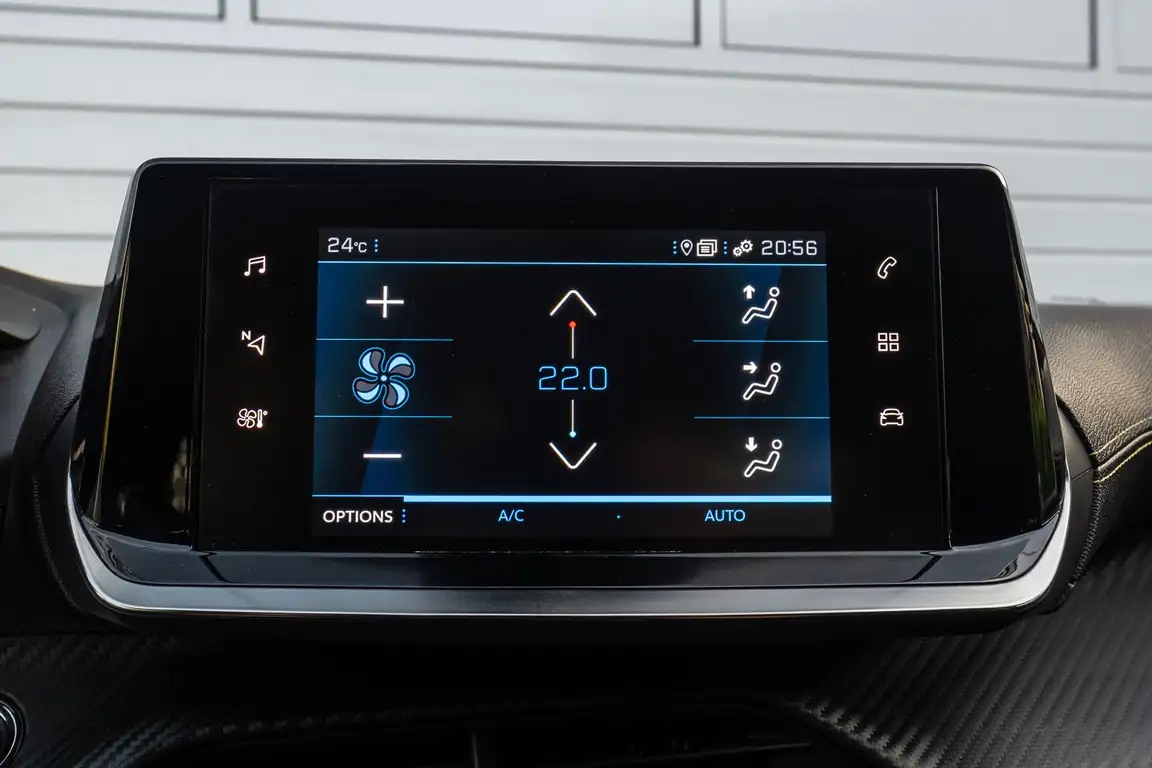 PEUGEOT 208
