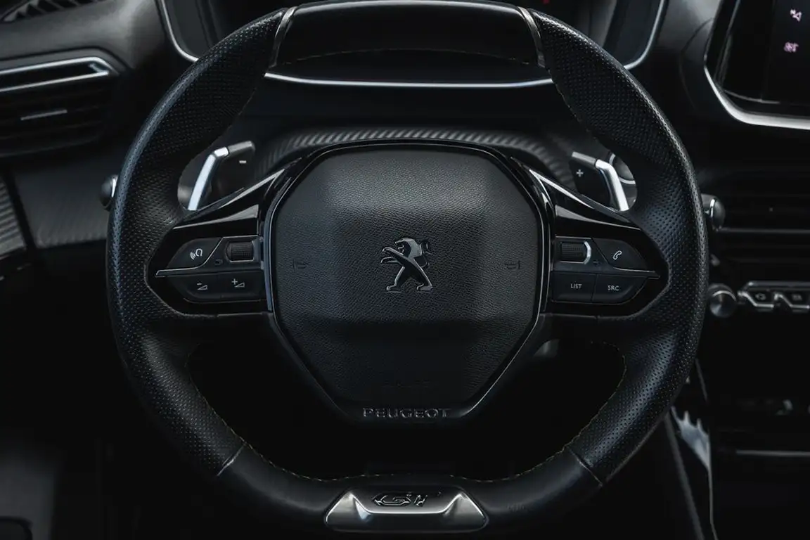 PEUGEOT 208