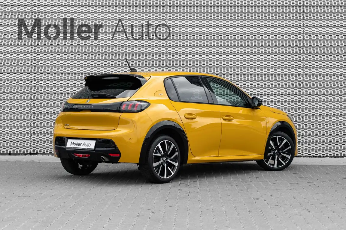 PEUGEOT 208