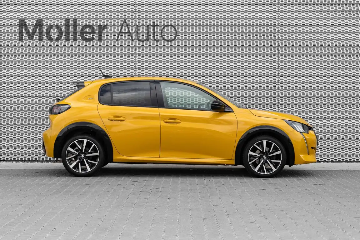 PEUGEOT 208