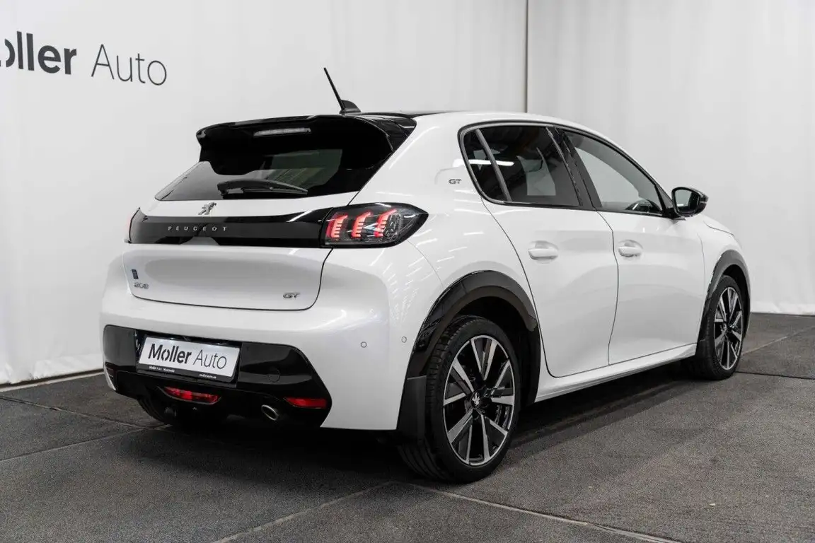 PEUGEOT 208