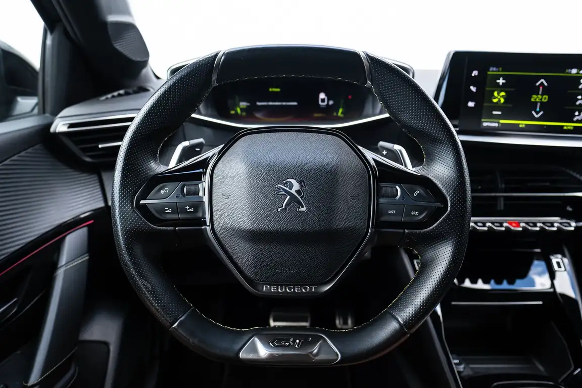 PEUGEOT 208