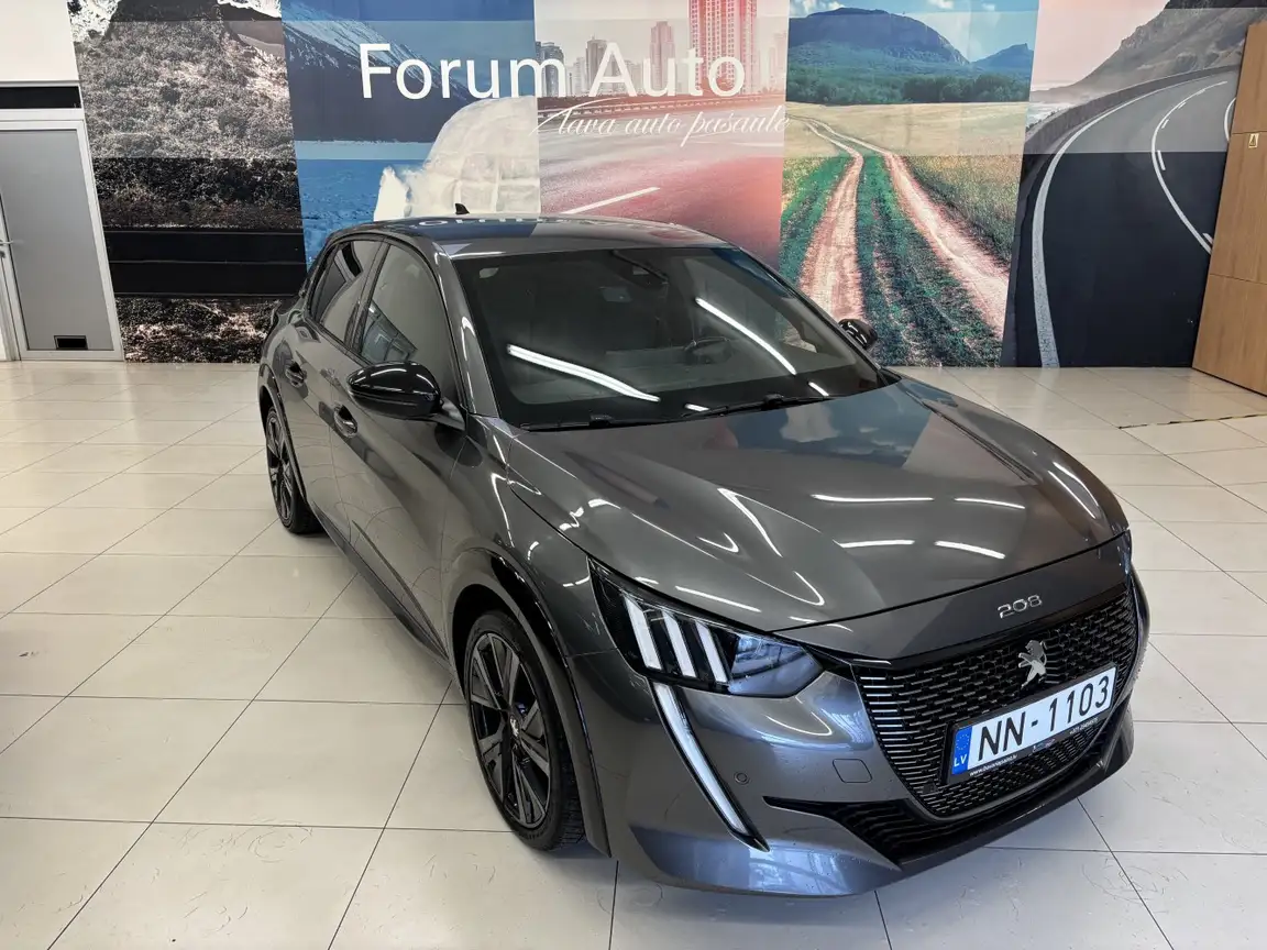 PEUGEOT 208