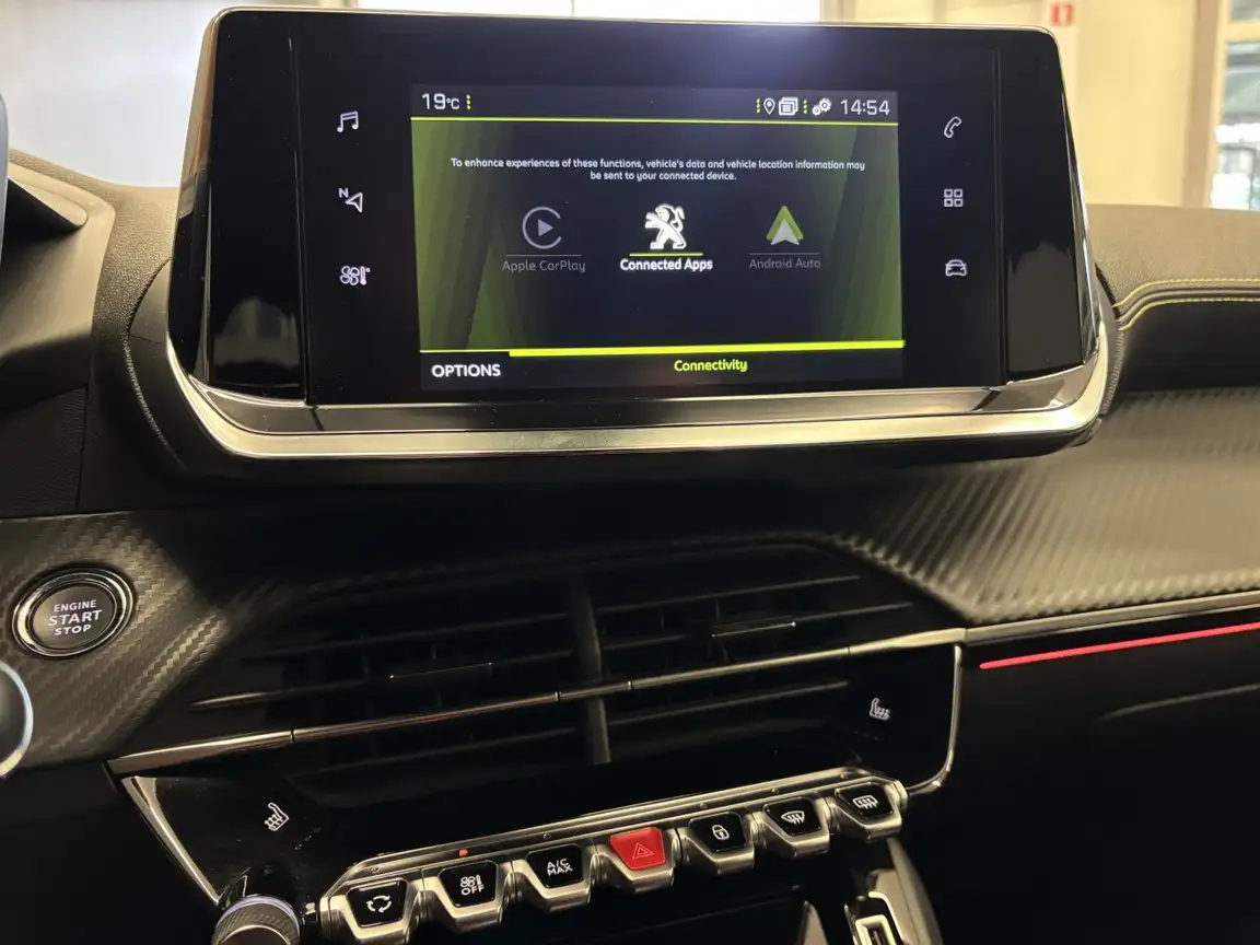 PEUGEOT 208