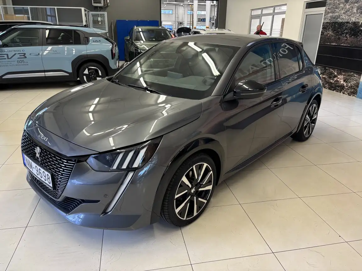 PEUGEOT 208