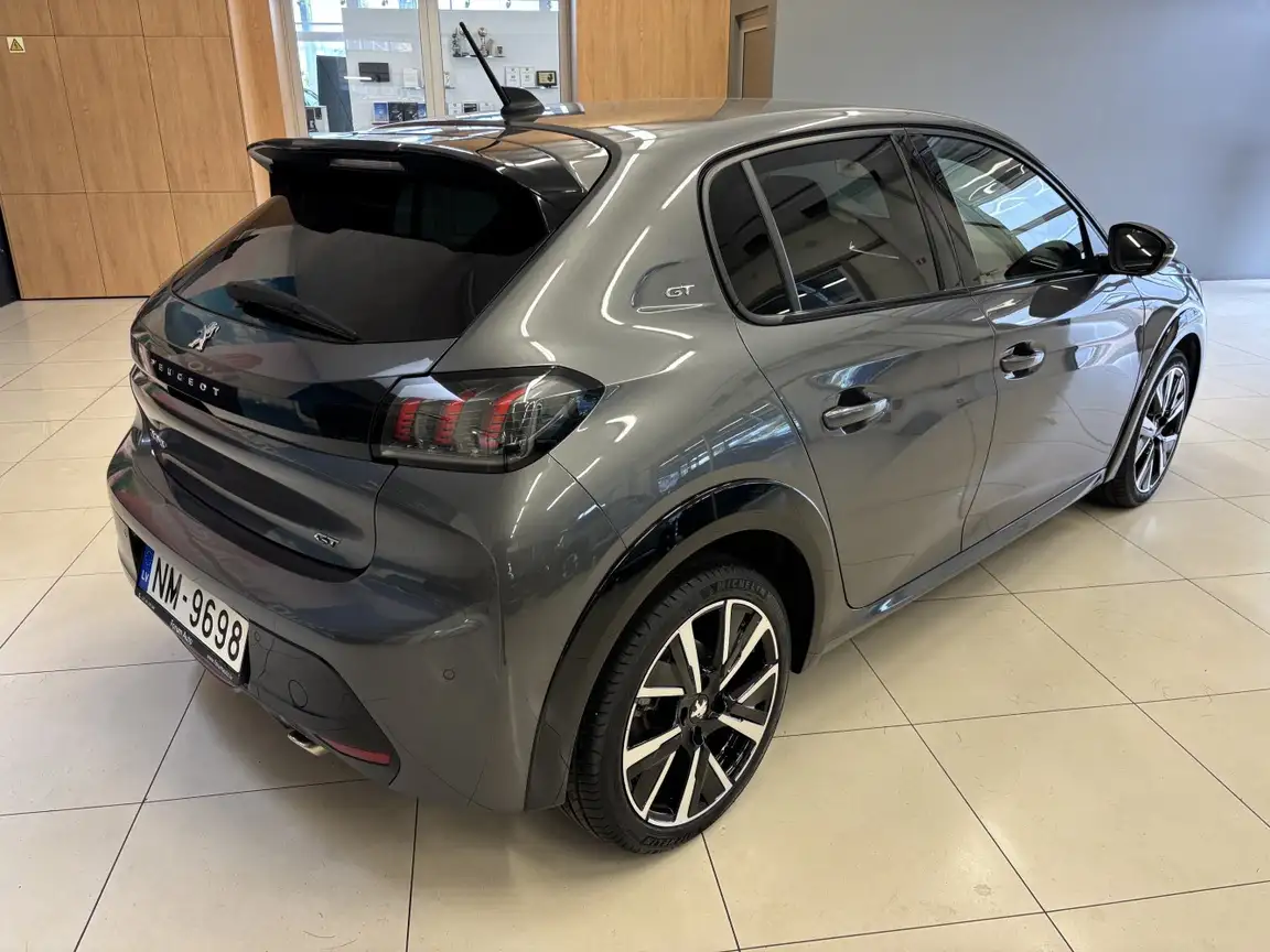 PEUGEOT 208