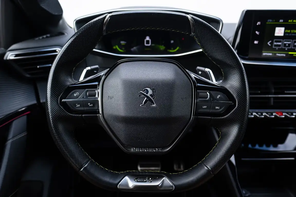 PEUGEOT 208