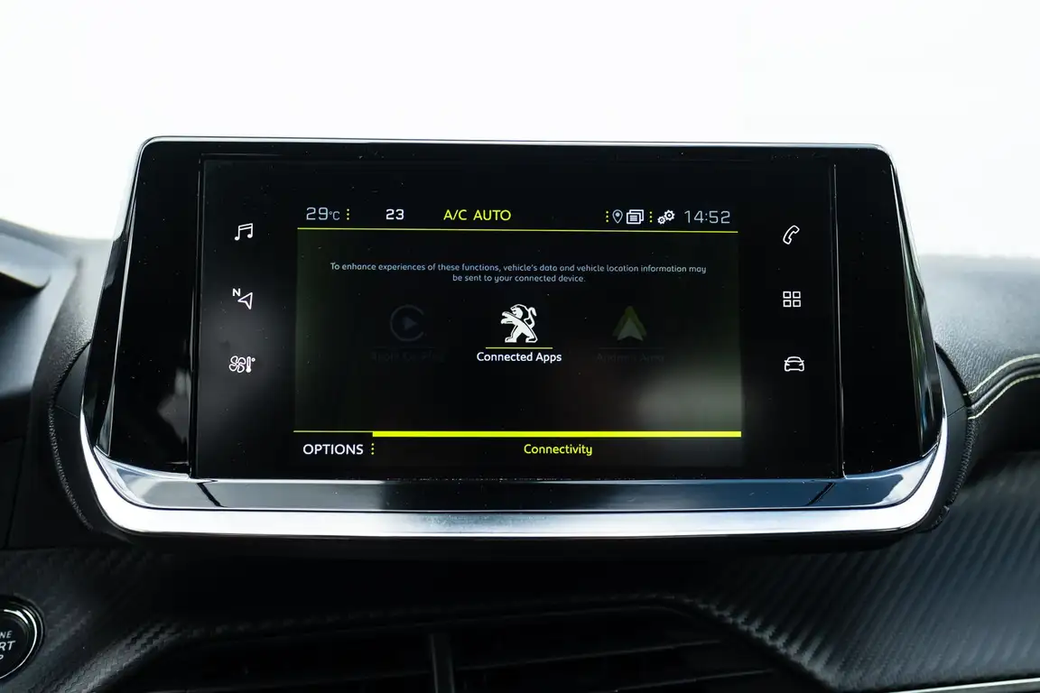 PEUGEOT 208