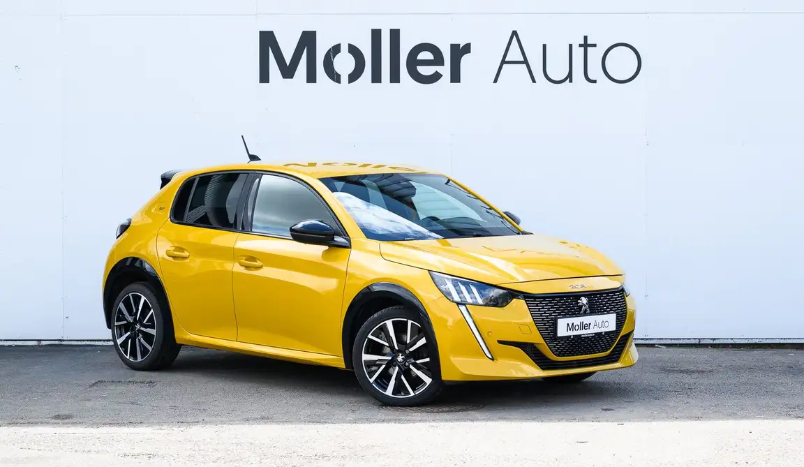 PEUGEOT 208