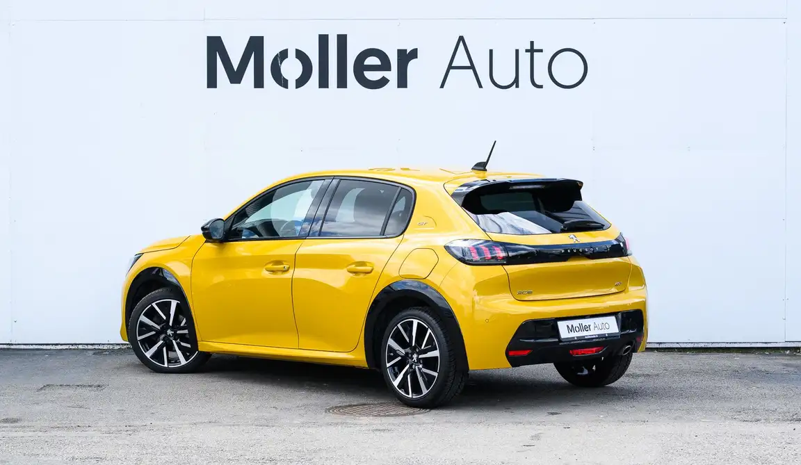 PEUGEOT 208