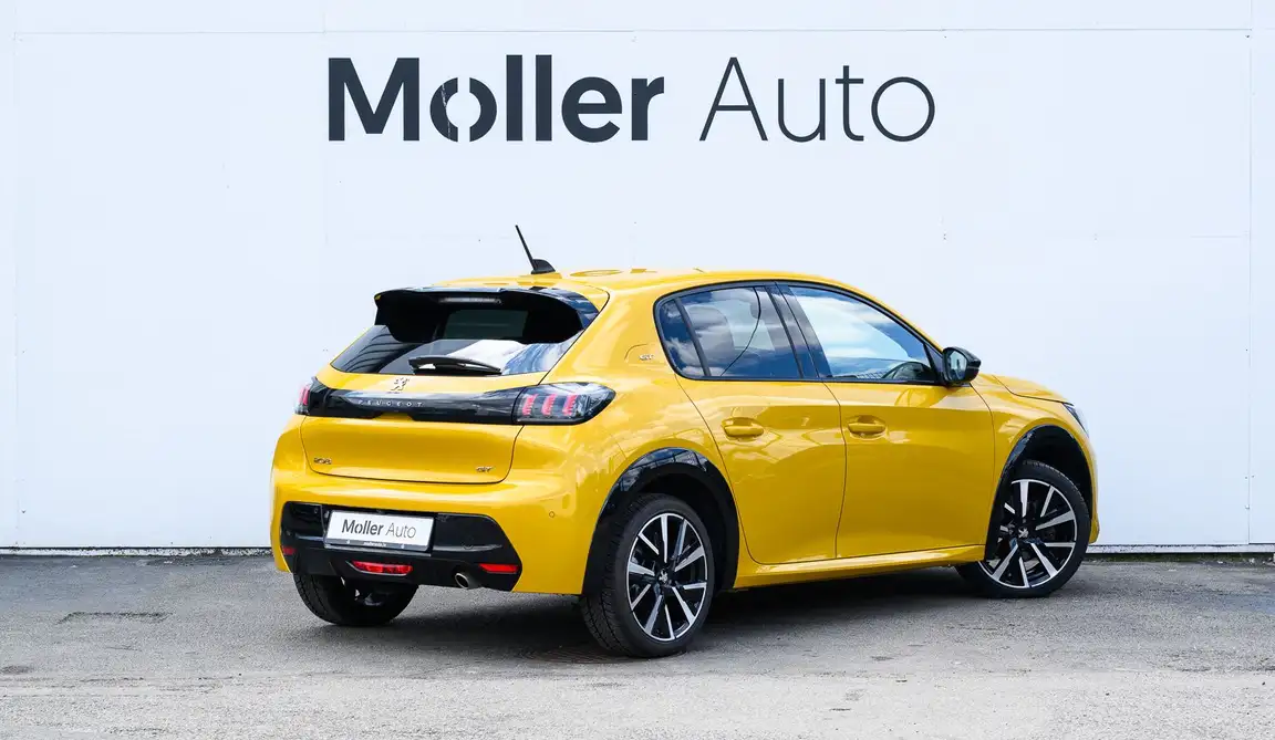 PEUGEOT 208