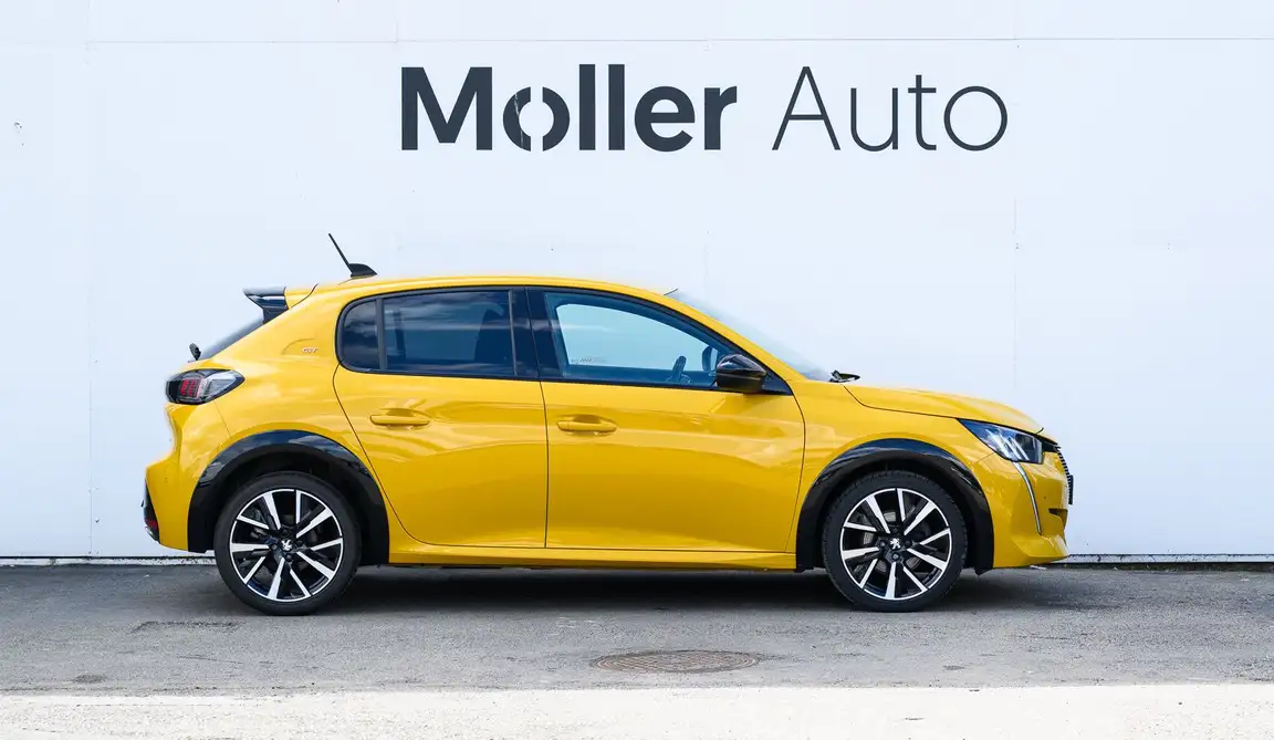 PEUGEOT 208