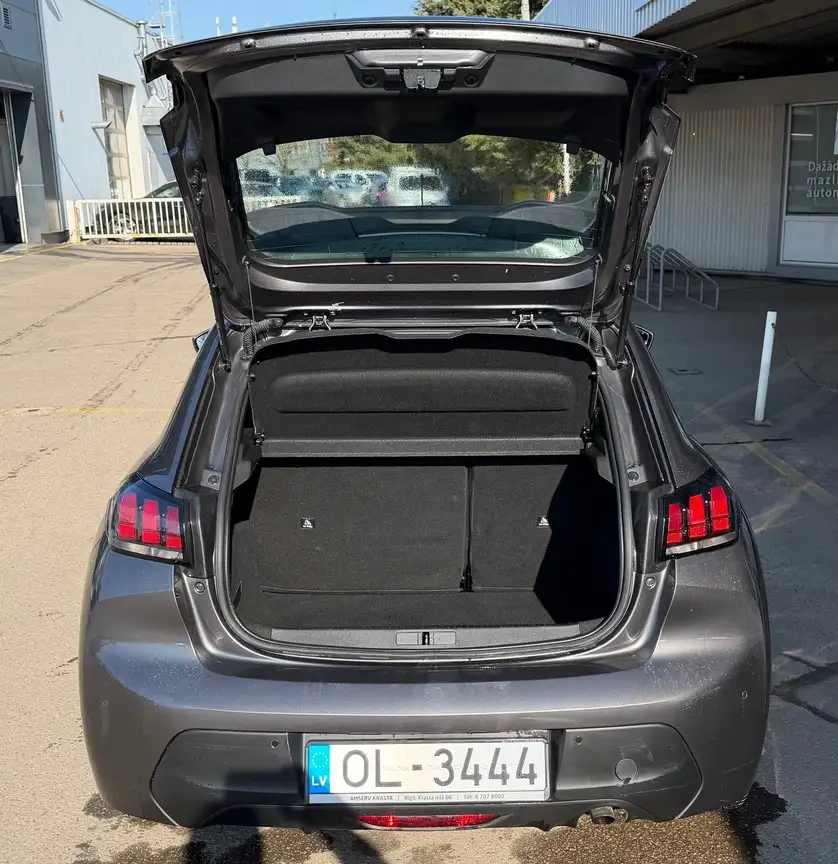 PEUGEOT 208