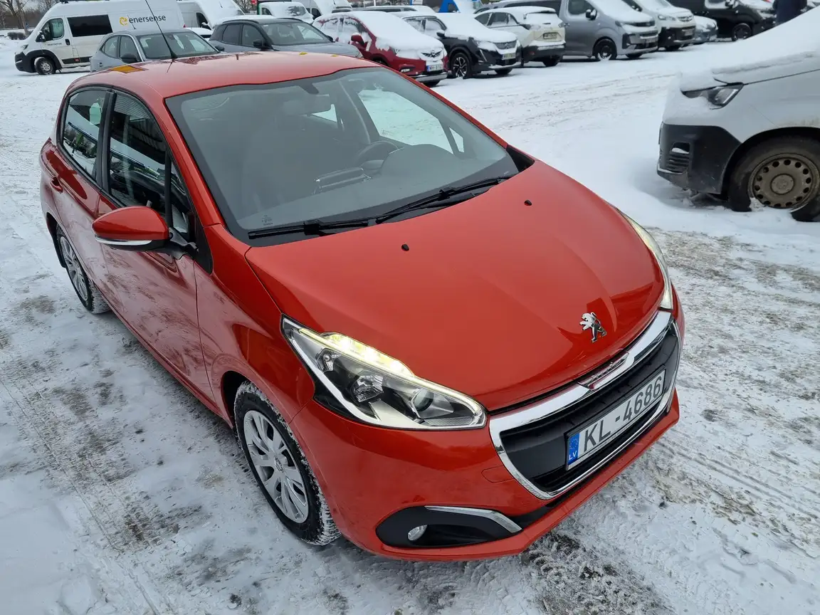 PEUGEOT 208
