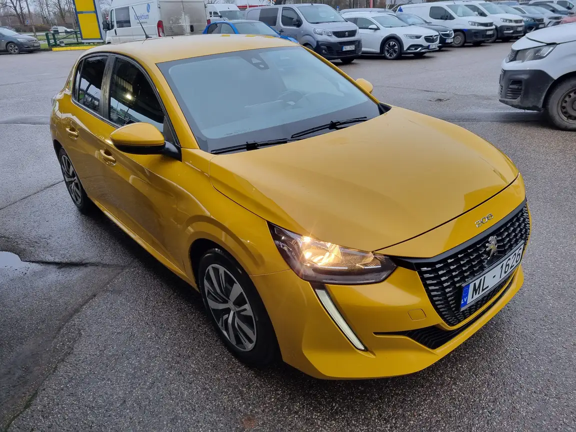 PEUGEOT 208