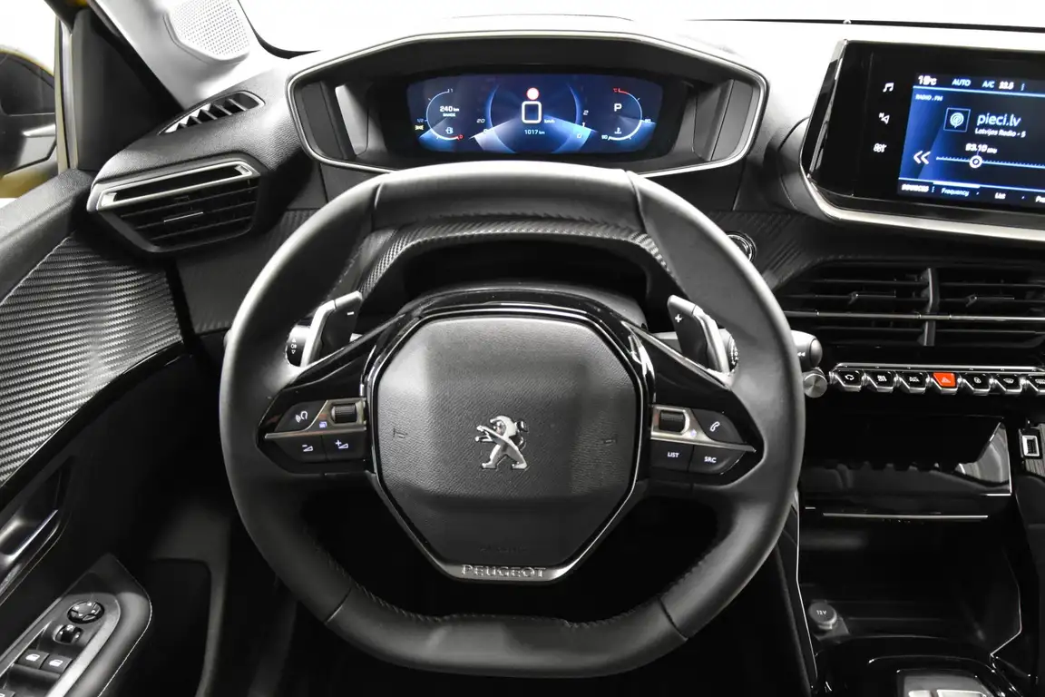 PEUGEOT 208