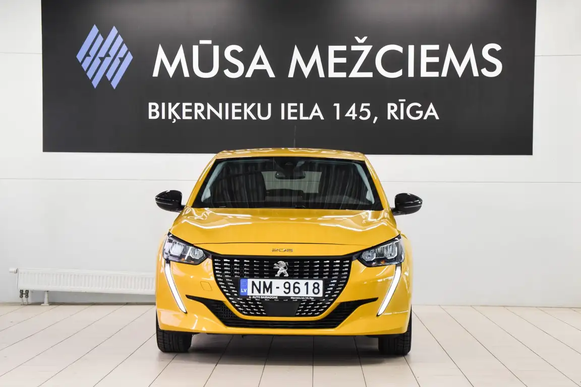 PEUGEOT 208