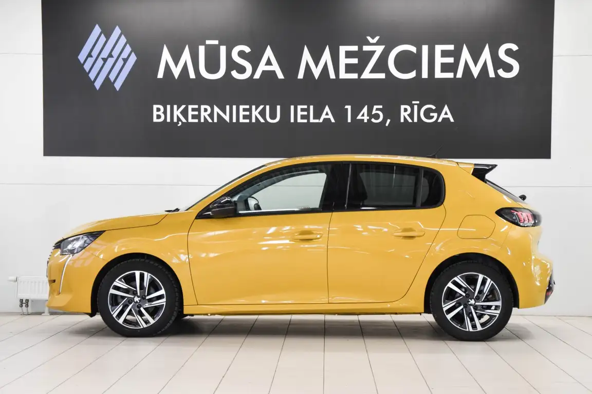 PEUGEOT 208