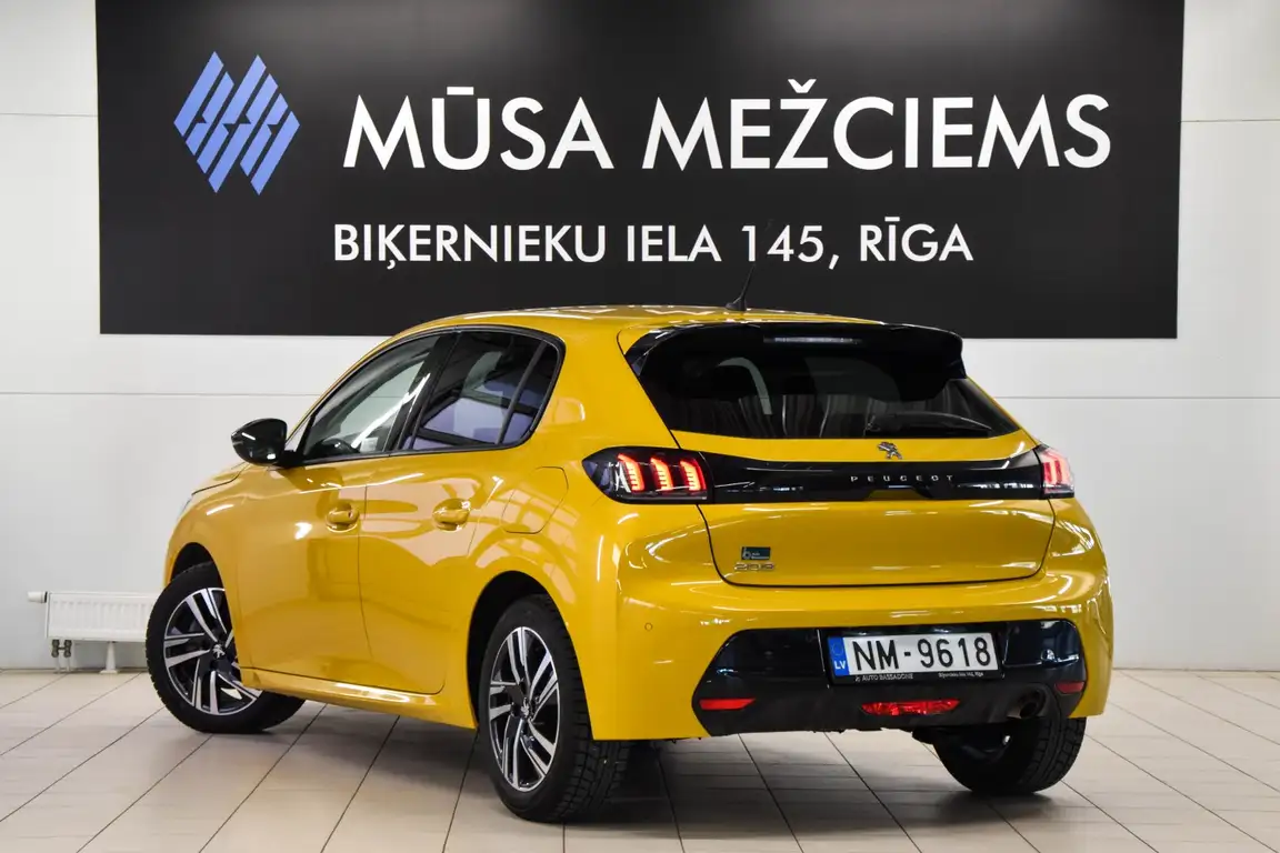 PEUGEOT 208