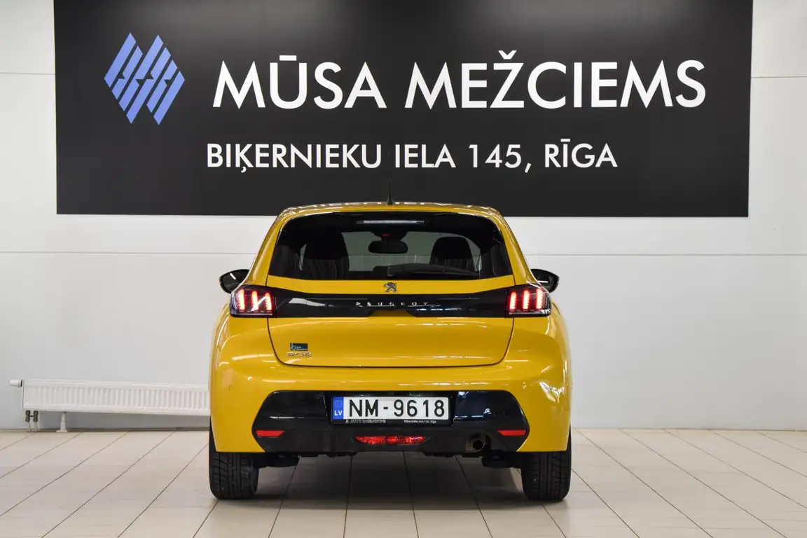 PEUGEOT 208