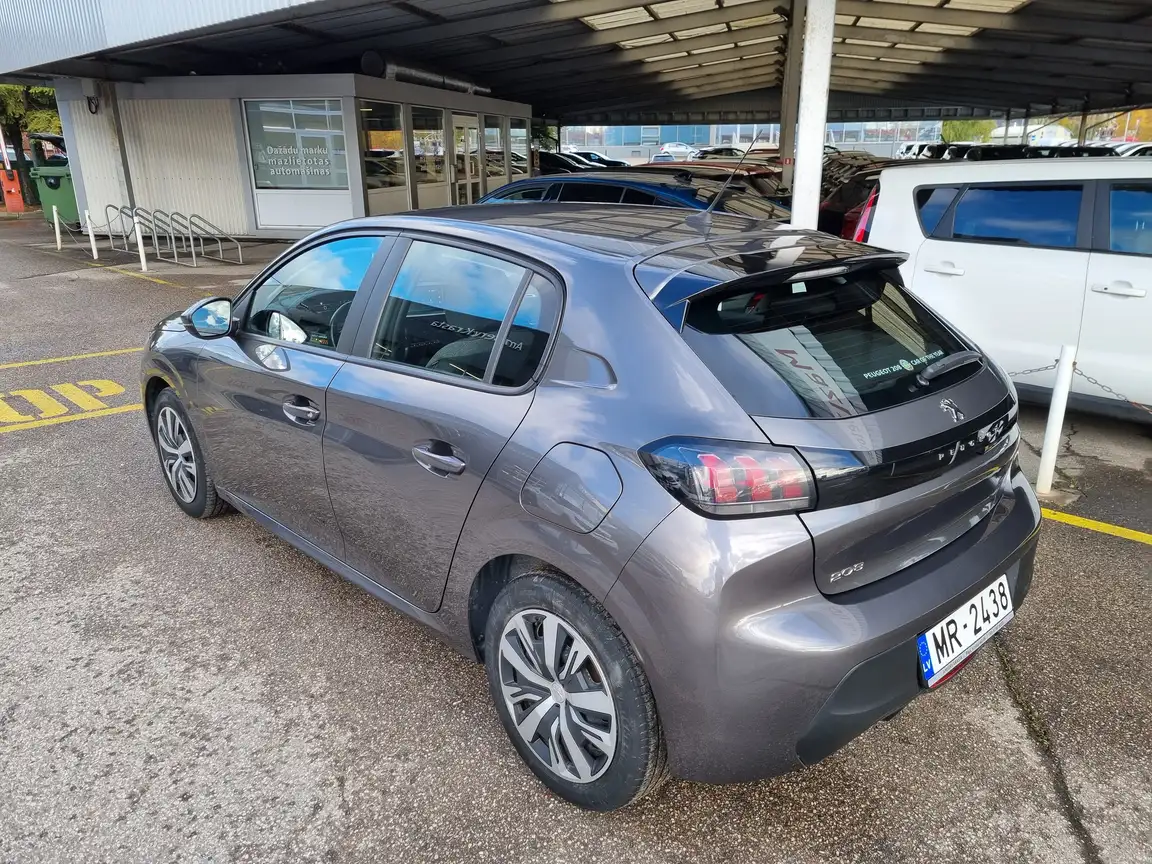PEUGEOT 208