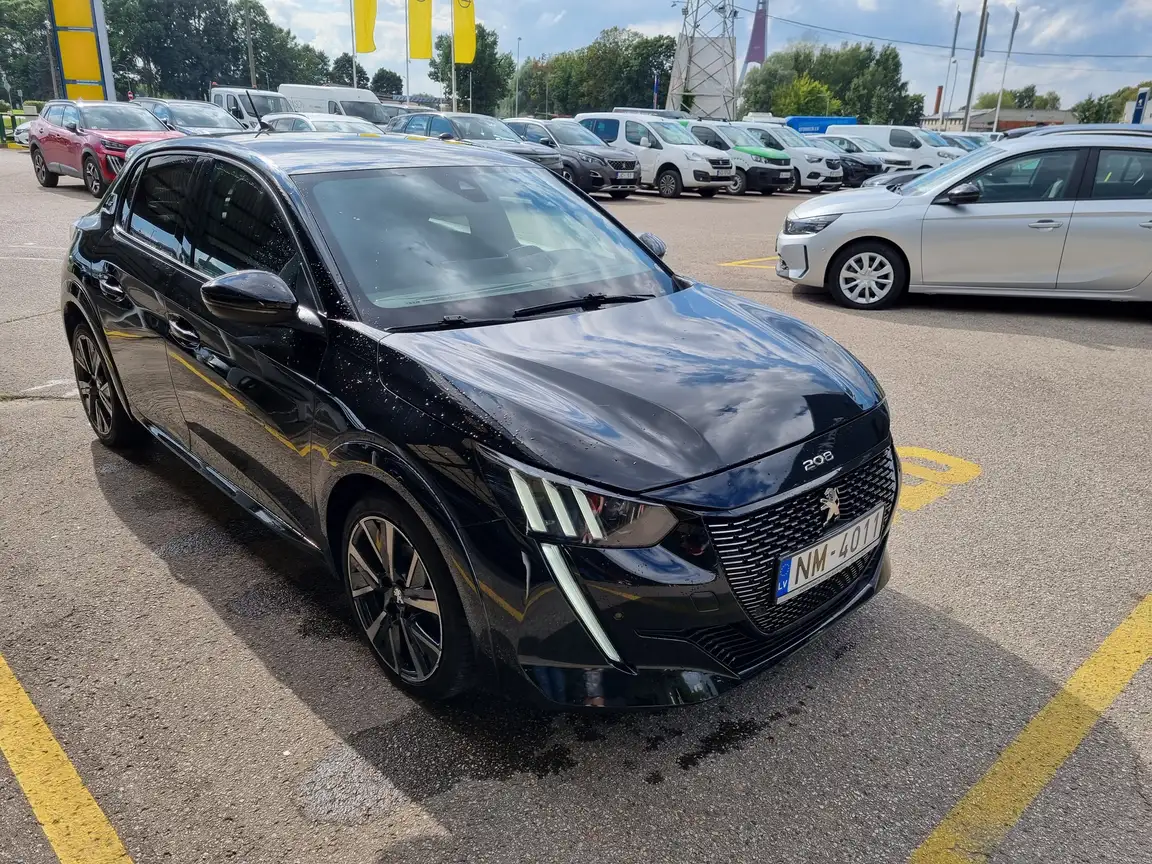 PEUGEOT 208