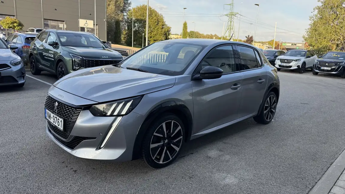 PEUGEOT 208