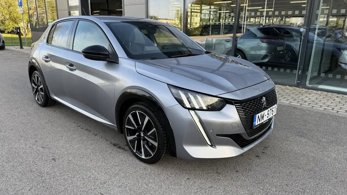 PEUGEOT 208