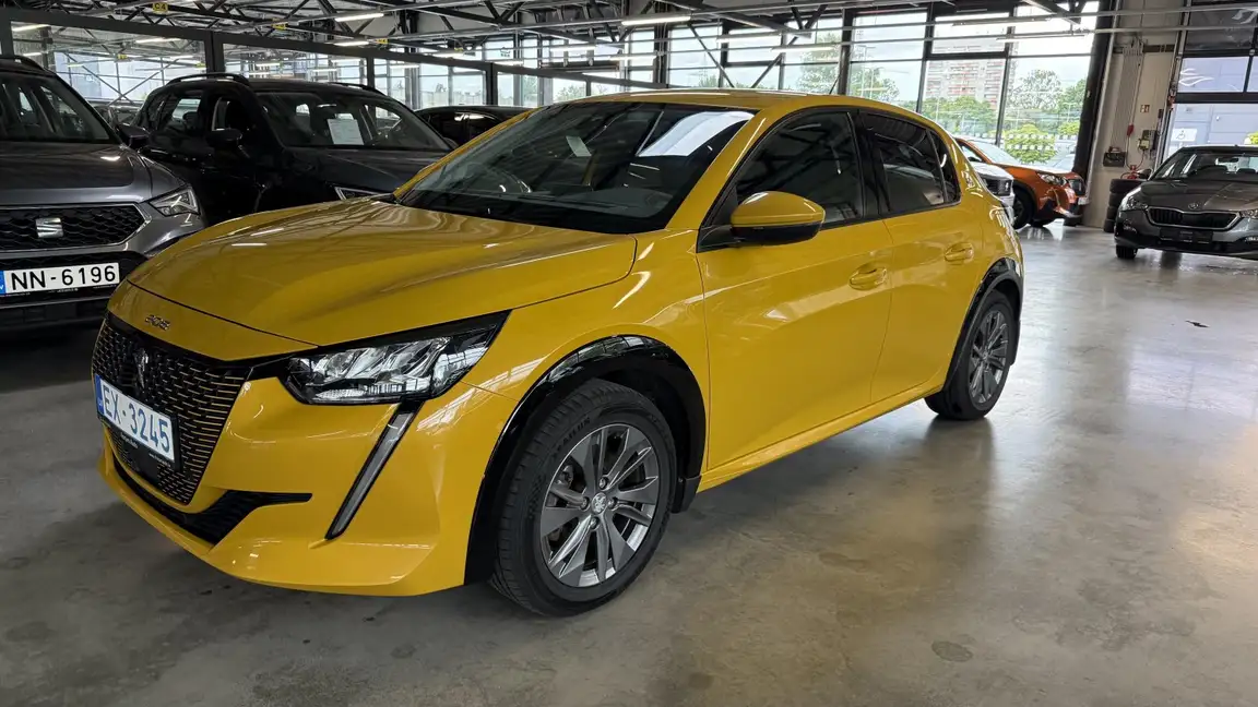 PEUGEOT 208