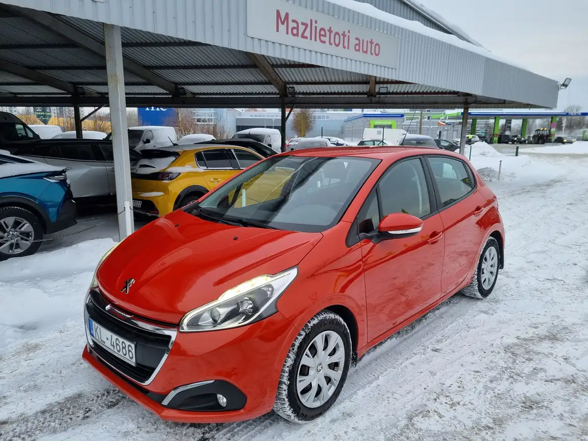 PEUGEOT 208